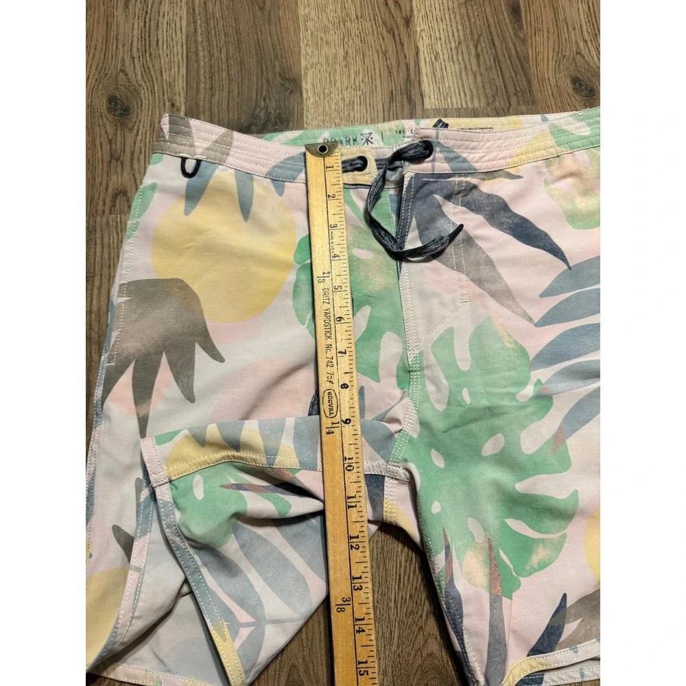 Roark The Chiller Shorts Mens Size 30 Pink Tropical Floral Swim Trunks